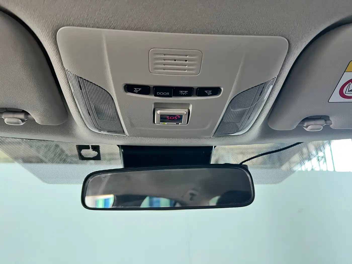 Toyota Corolla 2022 Hybrid 1.8L E-CVT Pioneer Edition фото 23