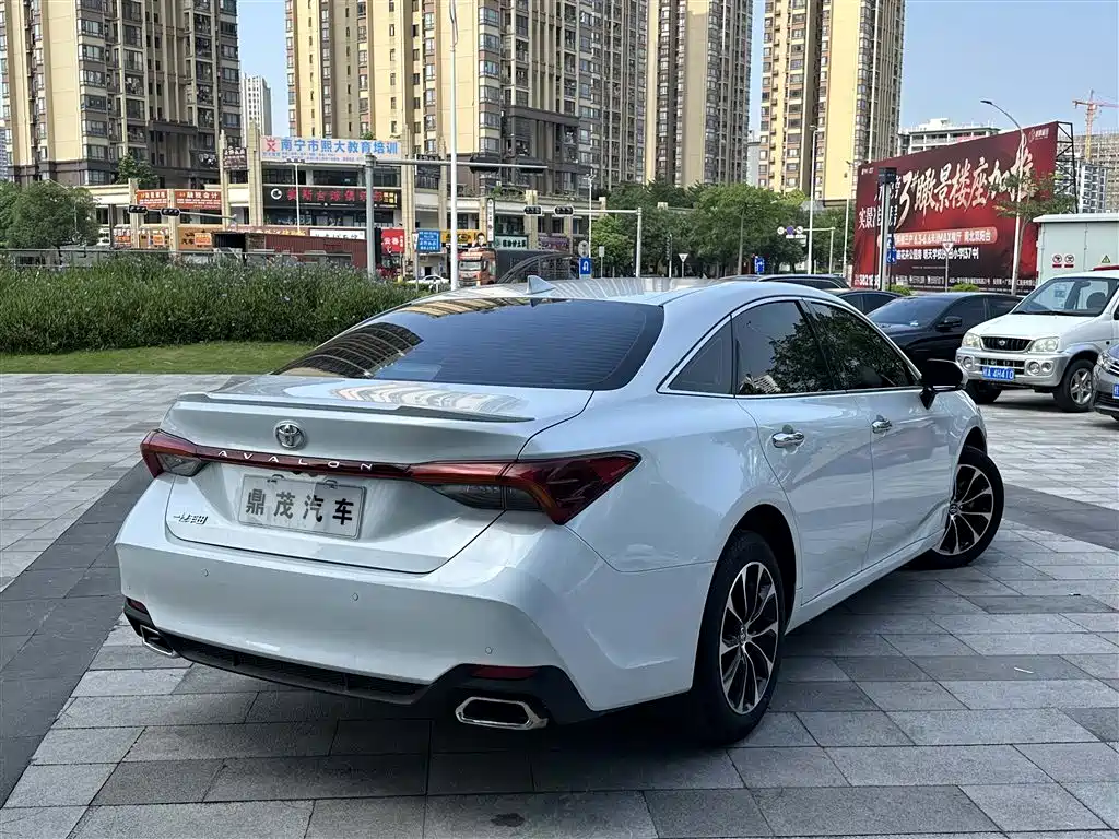 Toyota Avalon 2023 2.5L Luxury Edition фото 8