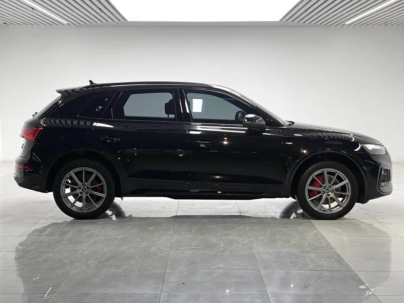 Audi Q5L 2024 Model 40 TFSI Luxury Dynamic фото 8