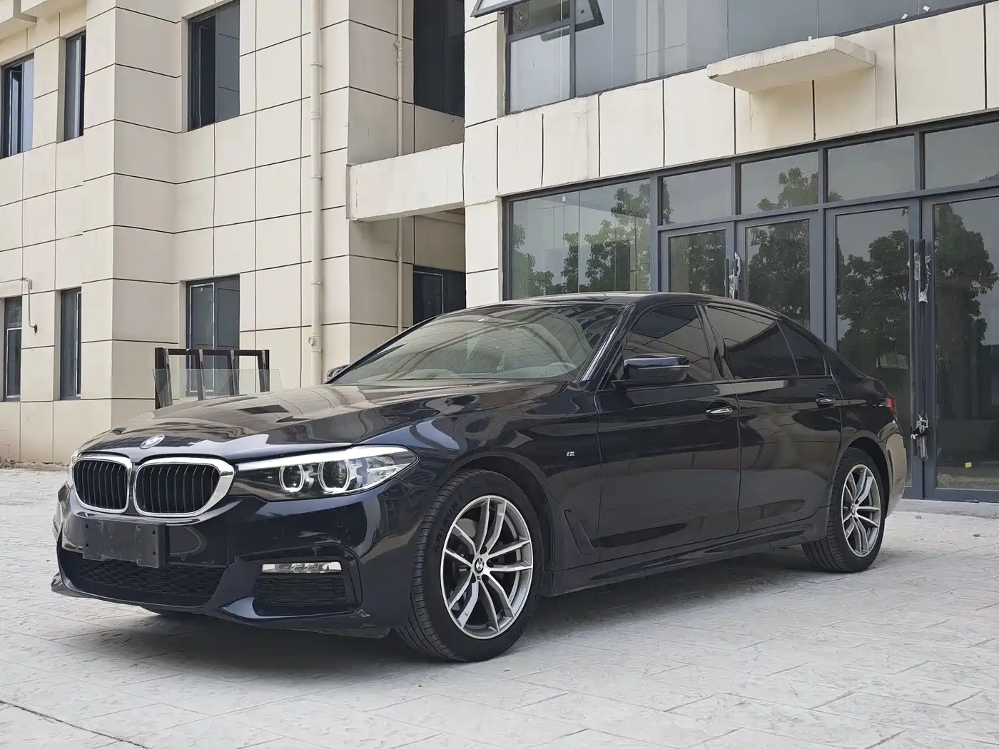BMW 5 Series 2018 525Li M Sport Package