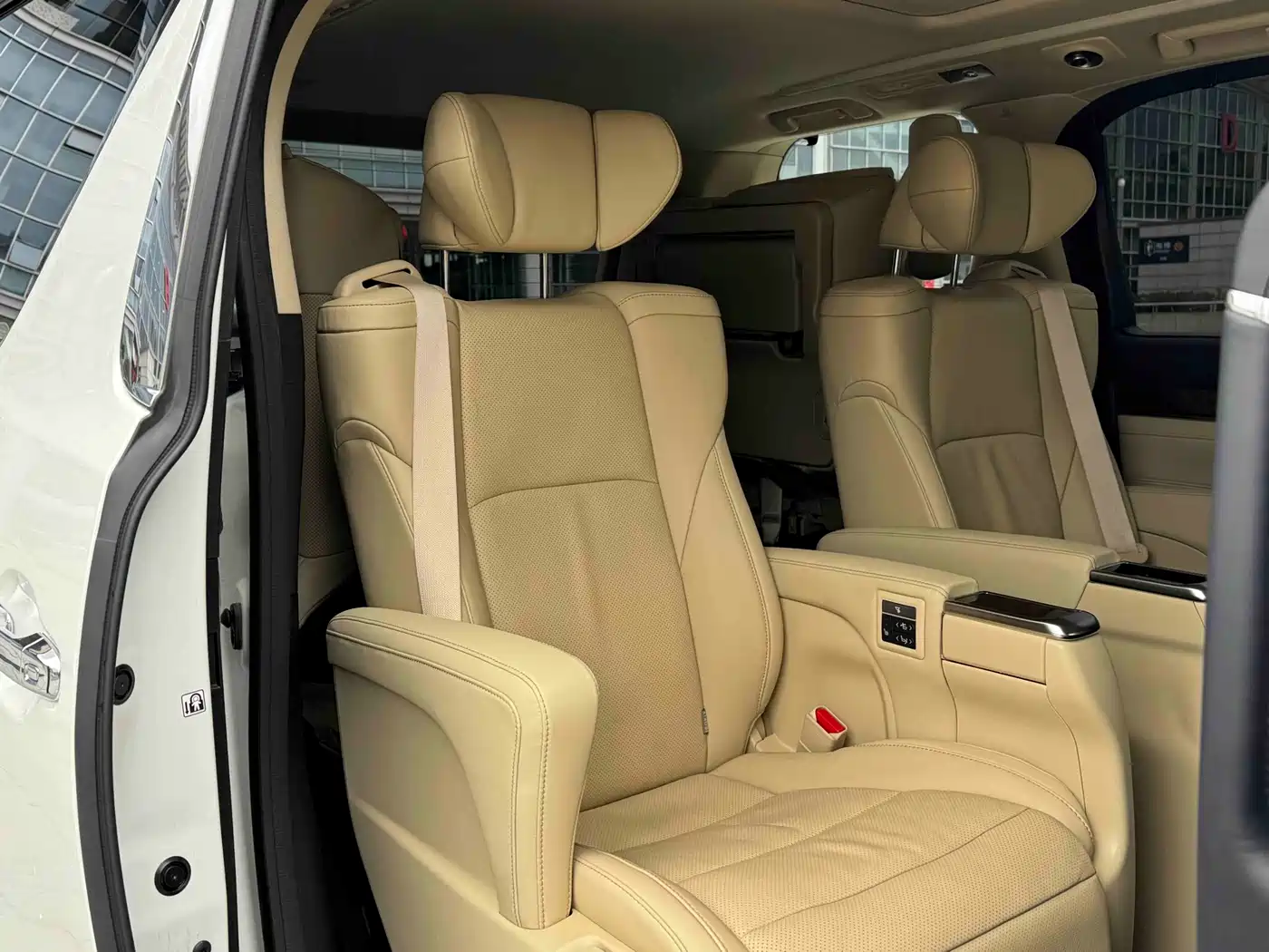 Toyota Alphard 2020 Hybrid 2.5L Luxury Edition фото 11