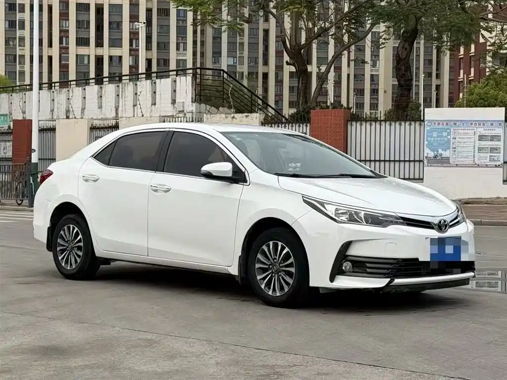 Toyota Corolla 2017 Facelift 1.2T S-CVT GL фото 3