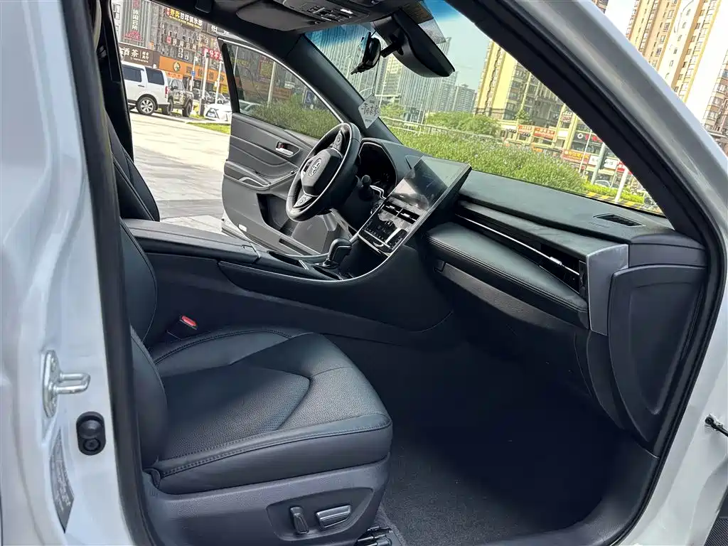 Toyota Avalon 2023 2.5L Luxury Edition фото 12