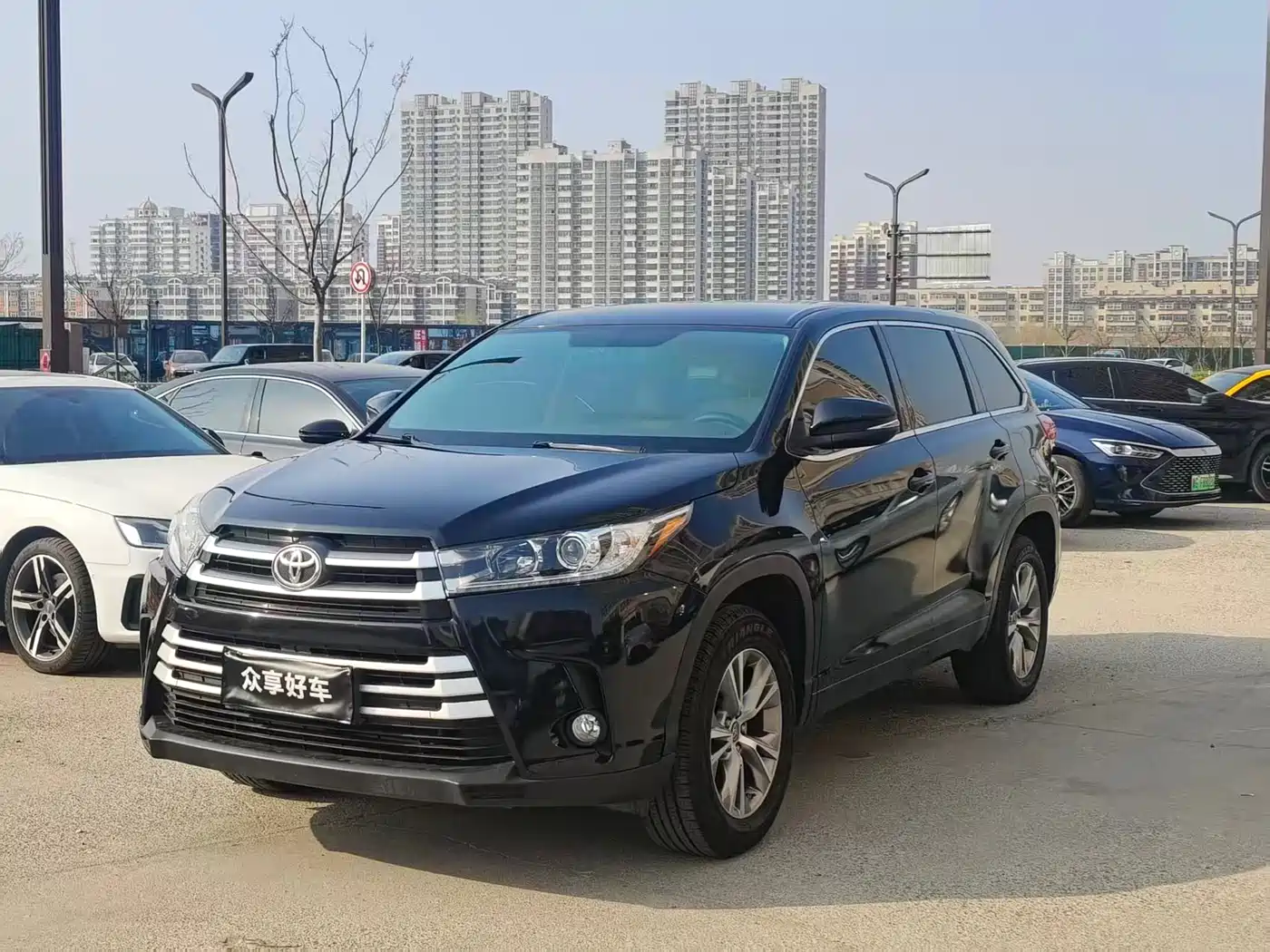 TOYOTA HIGHLANDER
