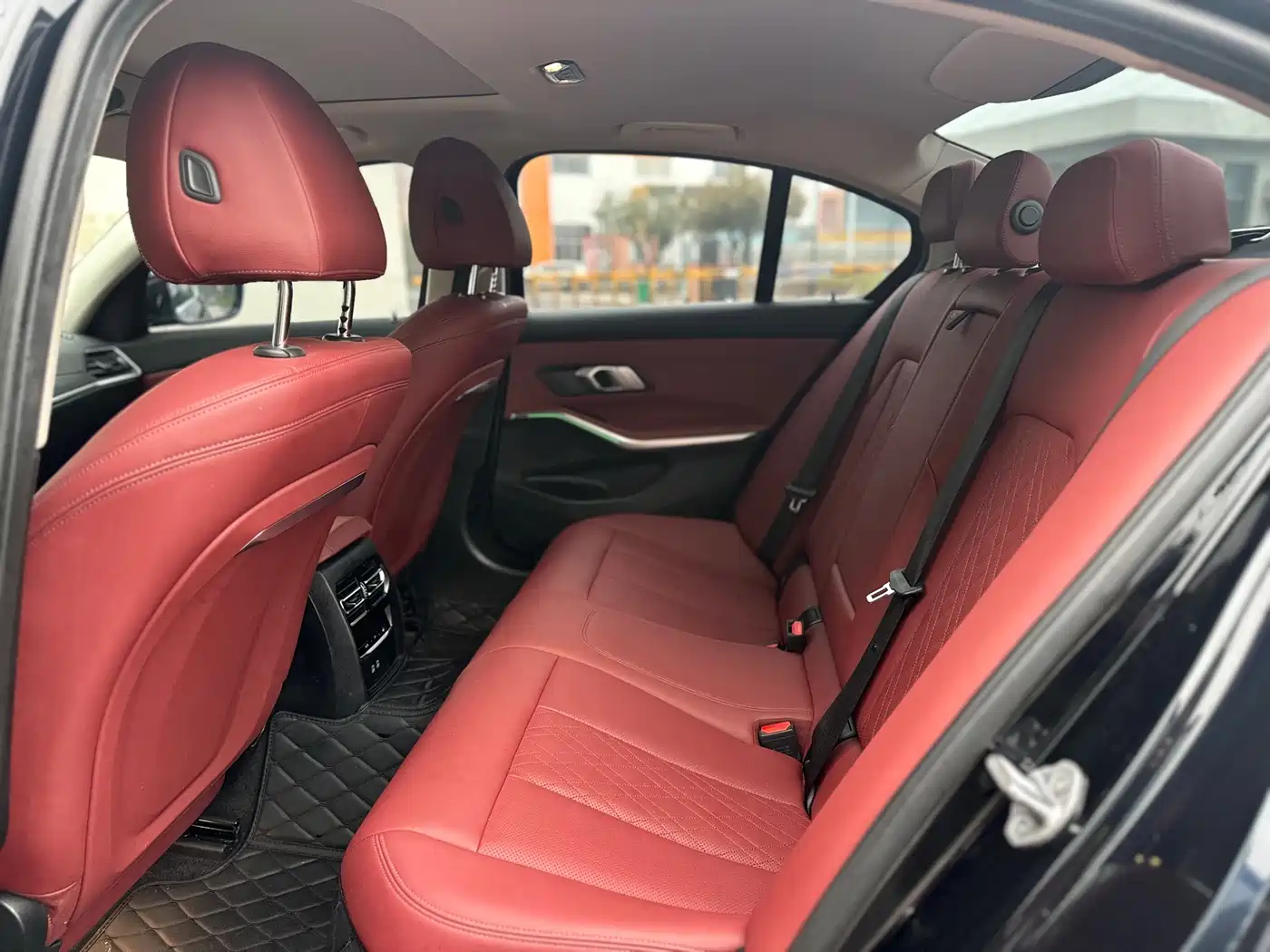 BMW 3 Series 2024 325i M Sport Package фото 9