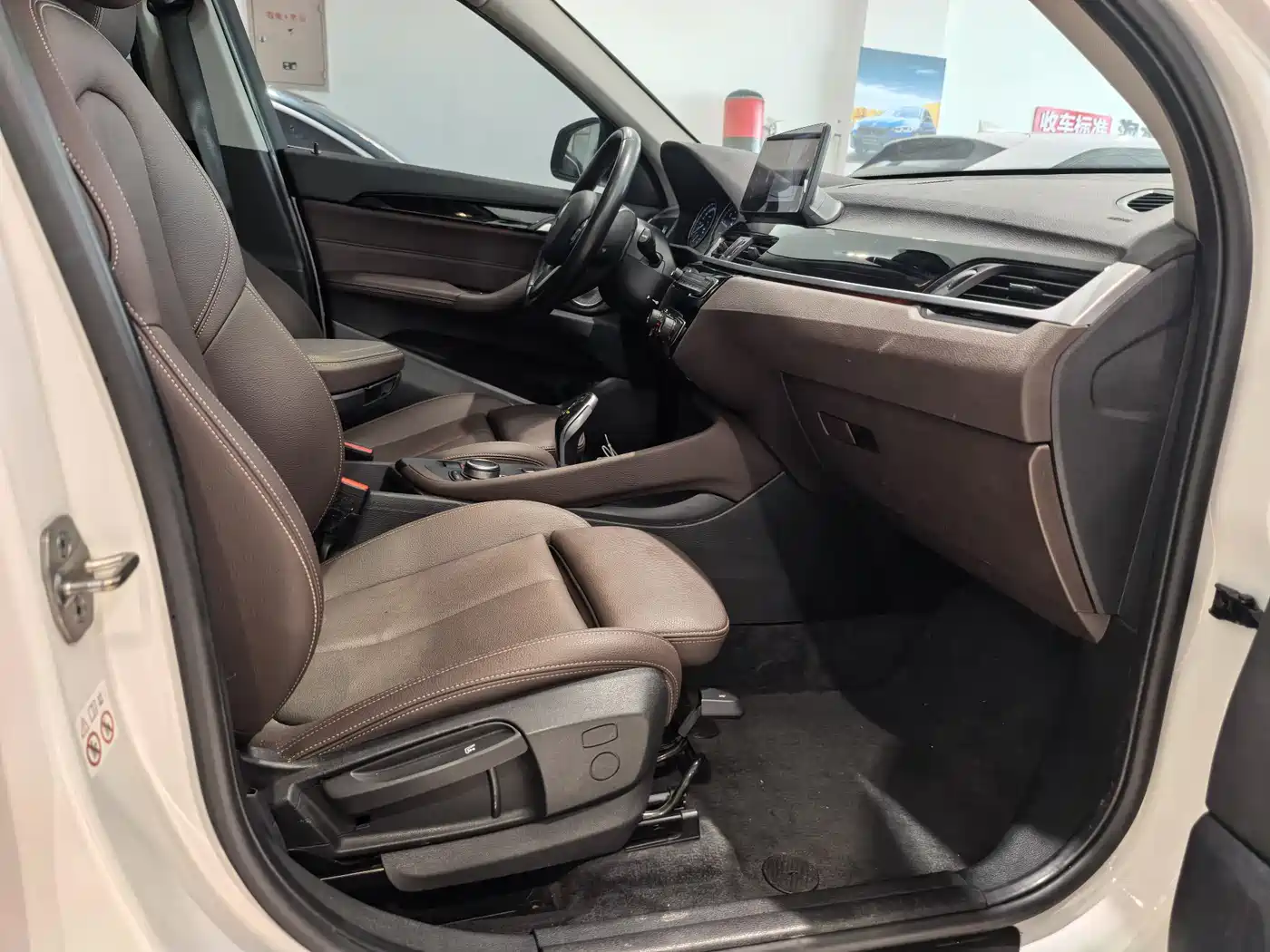 BMW X1 2022 sDrive20Li Premium фото 16