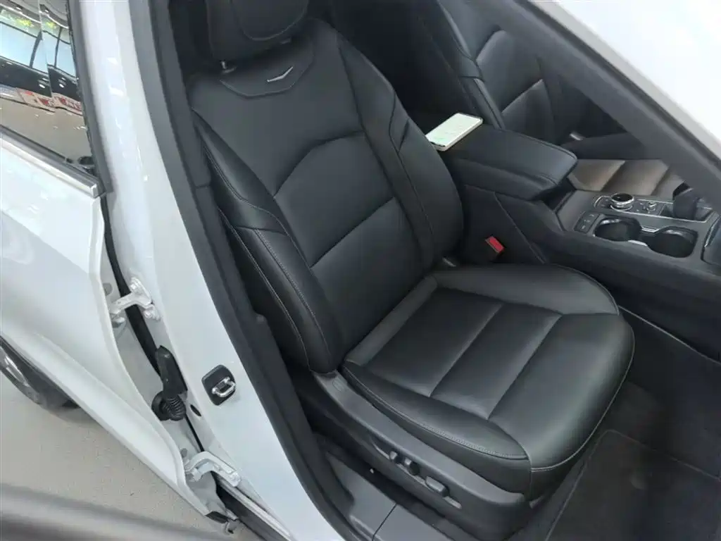 Cadillac XT4 2020 Facelift 28T 2WD Leading фото 25