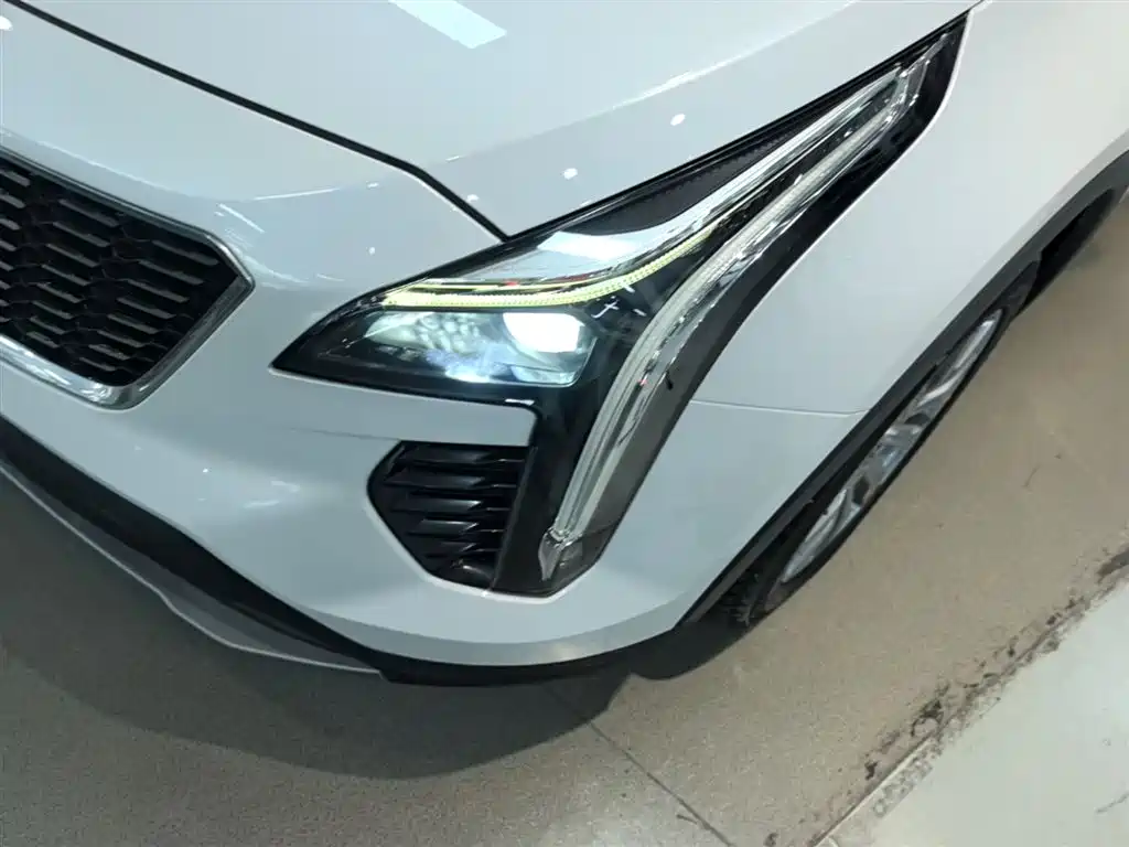 Cadillac XT4 2020 Facelift 28T 2WD Leading фото 24