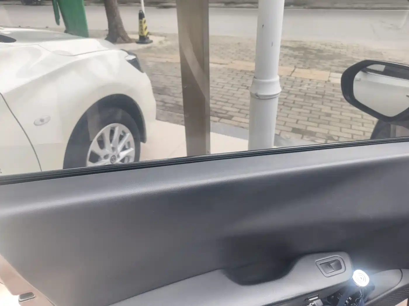 Toyota bZ3 2023 616km Long Range Premium фото 5