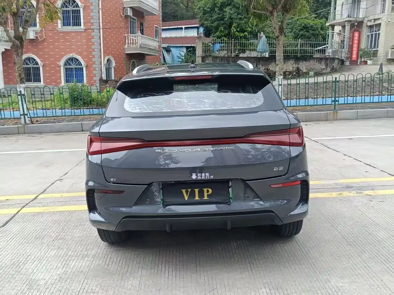 BYD E2