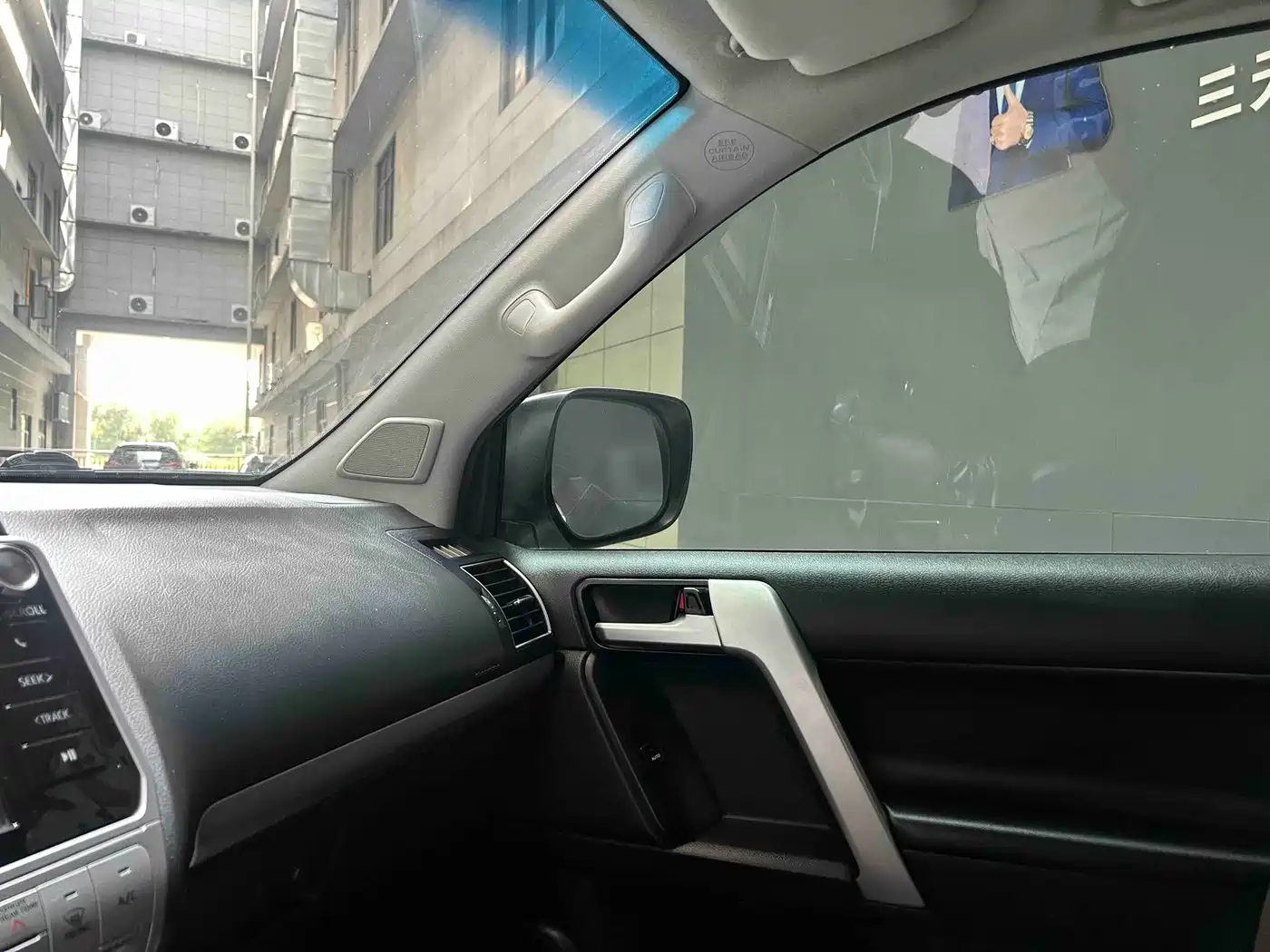 Toyota Prado 2019 2019 3.5L Automatic TX-L Zunxiang Edition with Rear-mounted Spare Tire