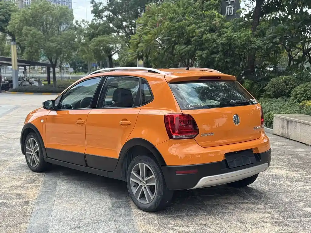 Volkswagen Polo 2014 2012 1.6L Cross Polo AT
