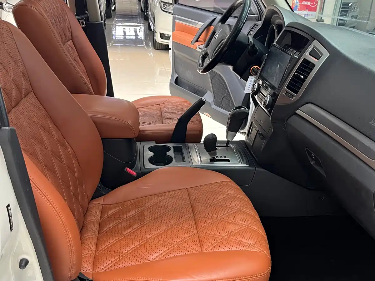 Mitsubishi Pajero (Import) 2018 3.0L Automatic Comfort Version фото 10
