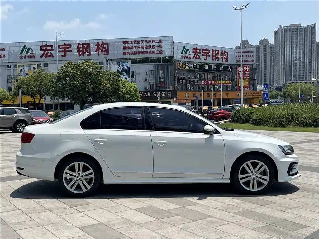 Volkswagen Sagitar 2018 280TSI DSG Spark Edition фото 5