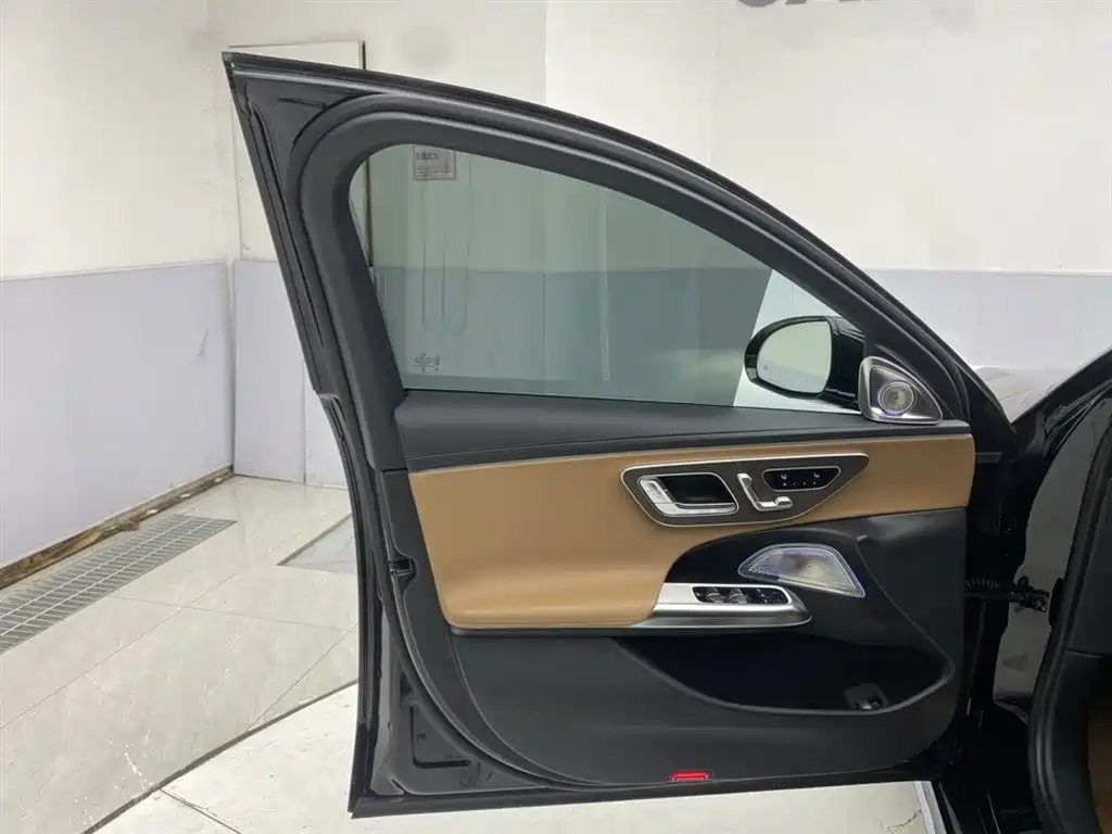 Mercedes-Benz E-Class 2024 E 300 L Fashion фото 16