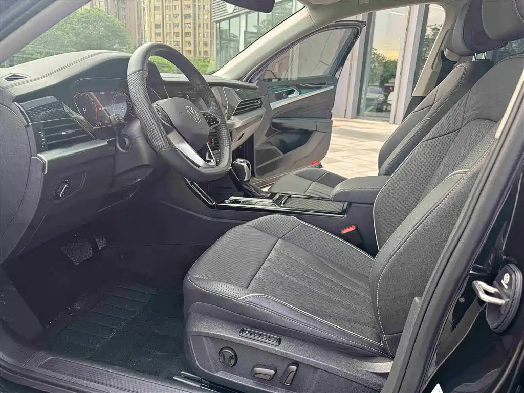 Volkswagen Passat 2024 380TSI Starlight Dragon Soaring Edition фото 11
