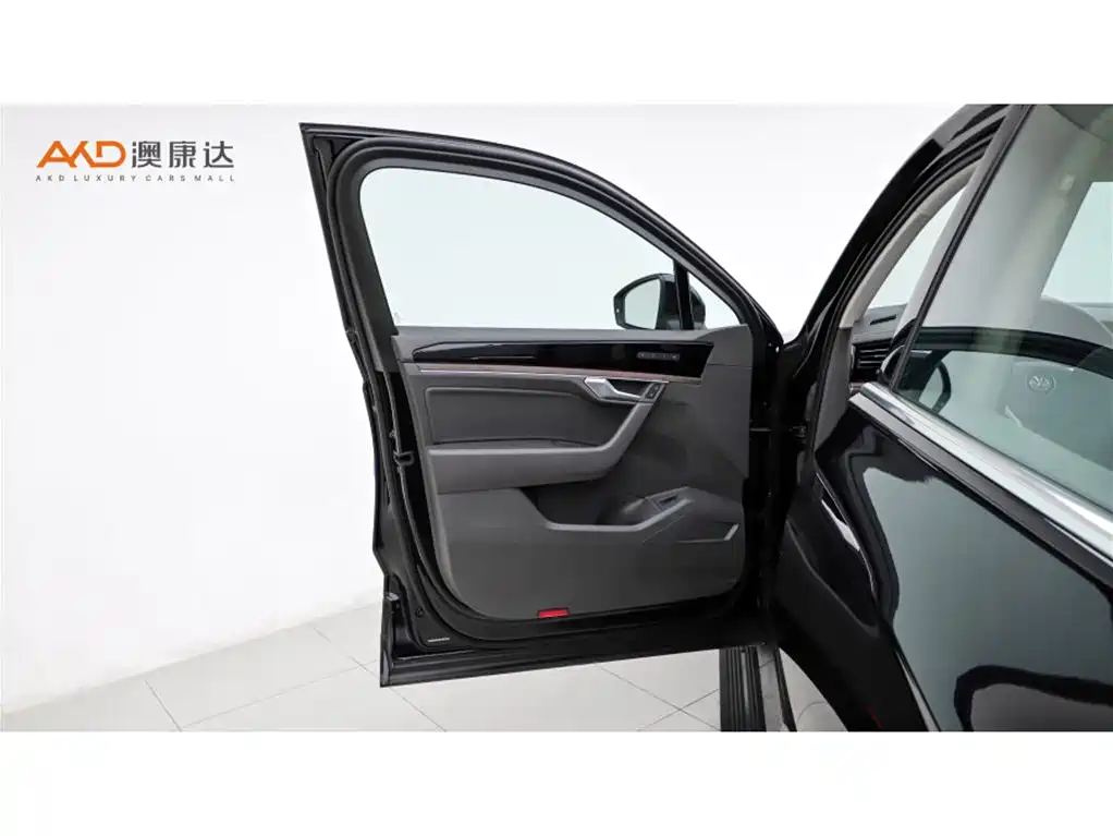 Volkswagen Touareg 2019 3.0TSI Sharp Edge Edition China VI фото 10