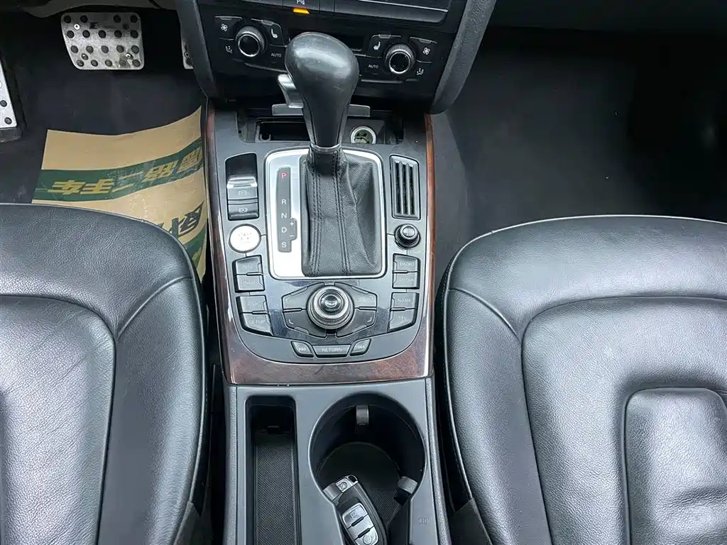 Audi A4L 2012 2.0 TFSI Automatic Technology фото 25