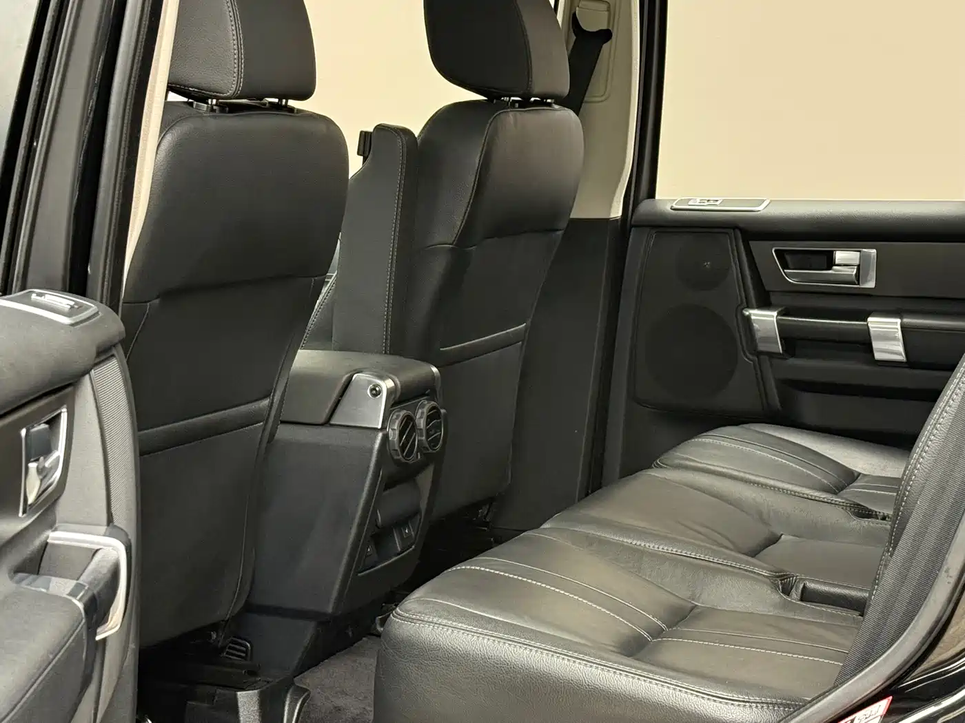 Land Rover Discovery 2016 3.0 SC V6 SE фото 4