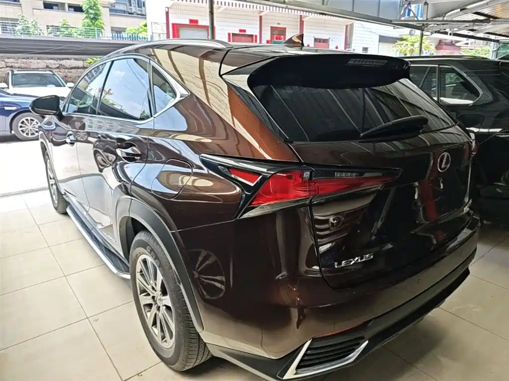 Lexus NX 2018 300h FWD Sharp Edition China VI фото 5