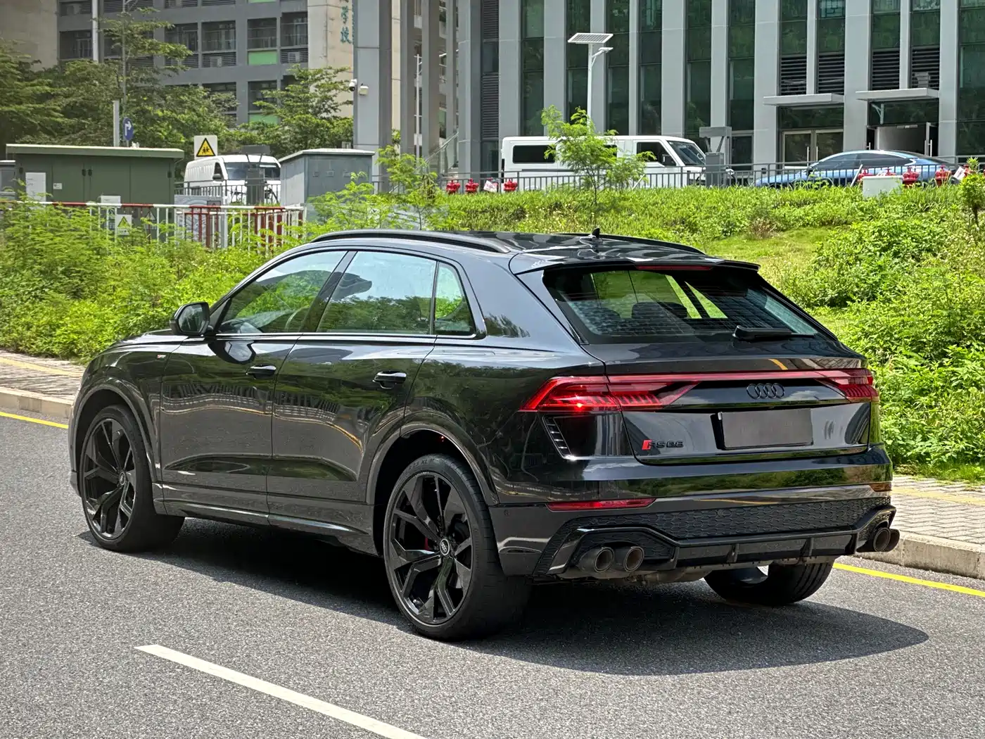 Audi Q8 2021 55 TFSI Dark Knight Limited Edition фото 5