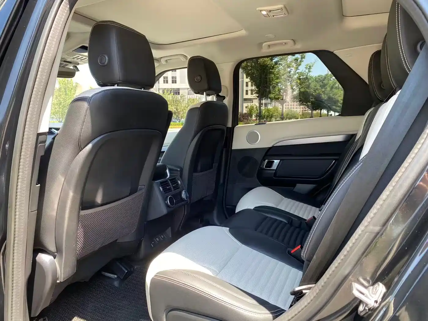 Land Rover Discovery 2023 360PS R-Dynamic S фото 5