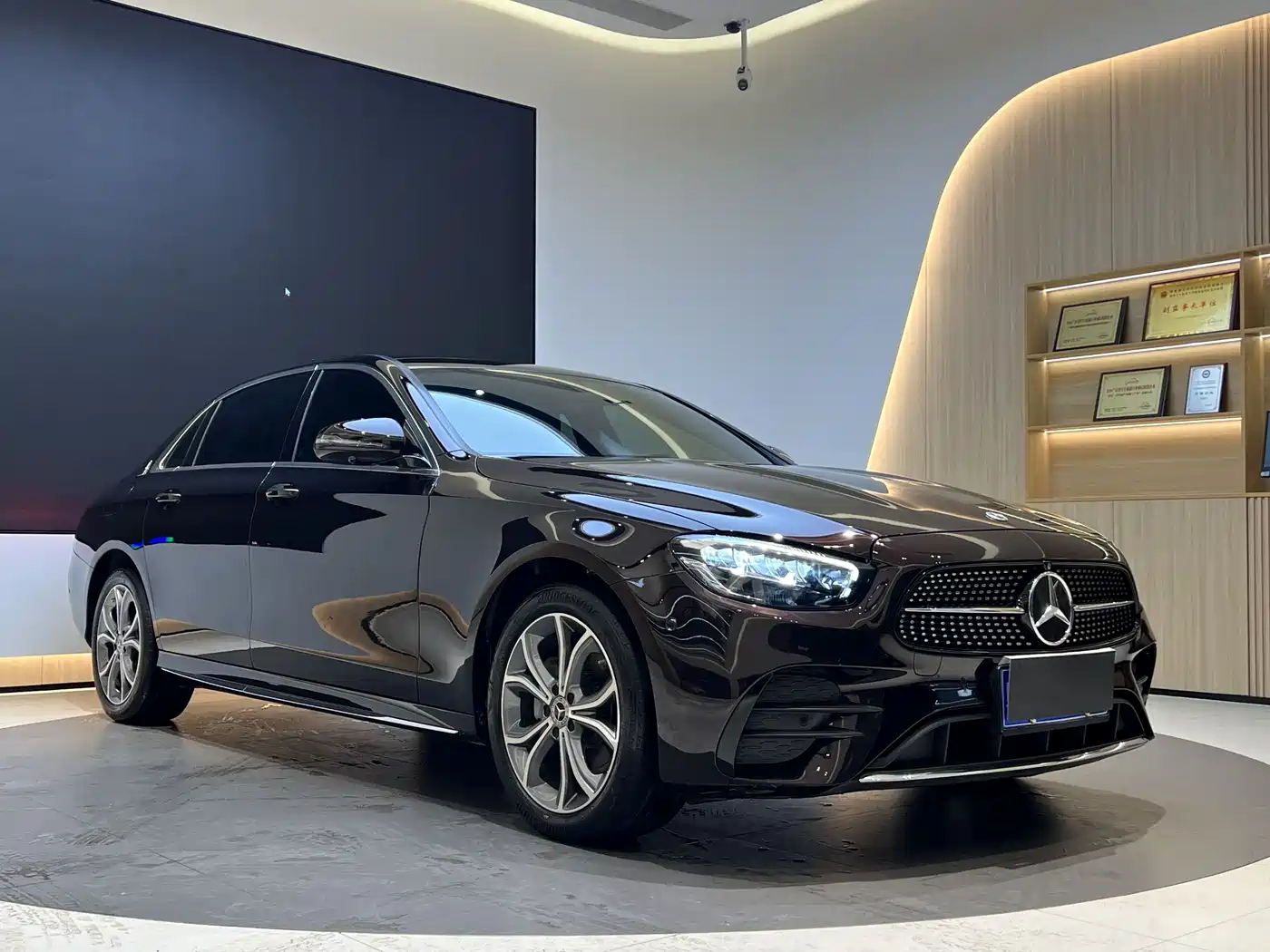 Mercedes-Benz E-Class 2023 E 300 L Sport Fashion фото 2