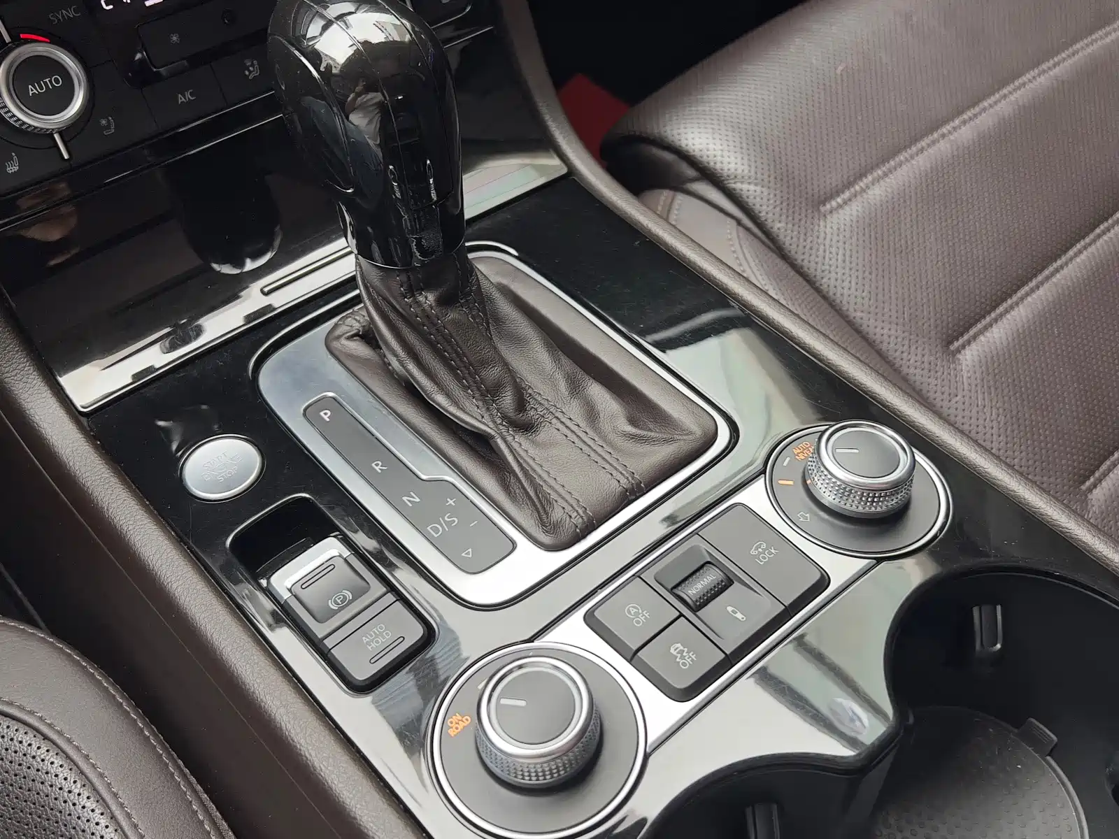 Фото 8 - Volkswagen Touareg