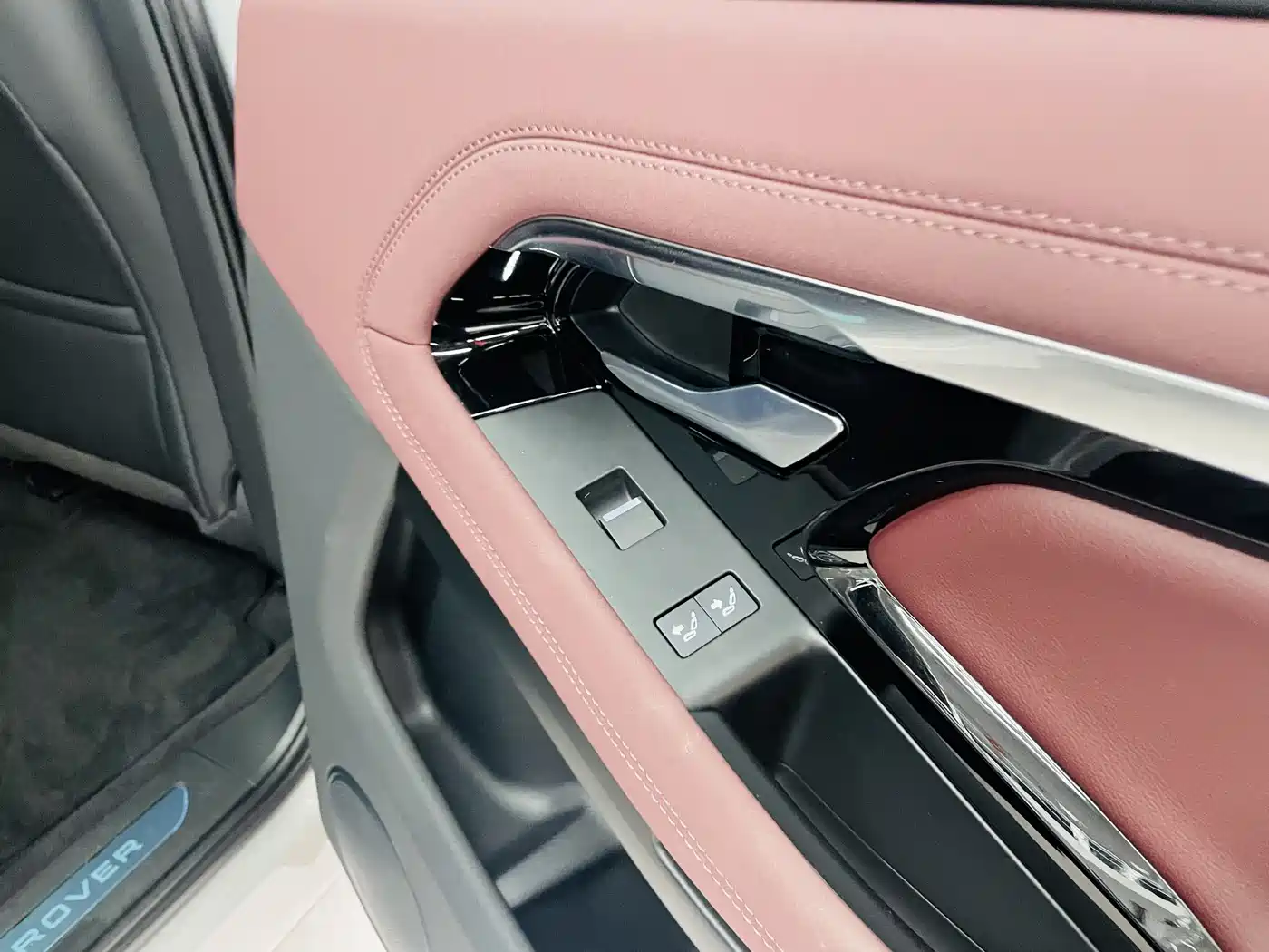 Land Rover Range Rover Evoque 2022 Facelift Range Rover Evoque L 249PS R-Dynamic Luxury фото 12