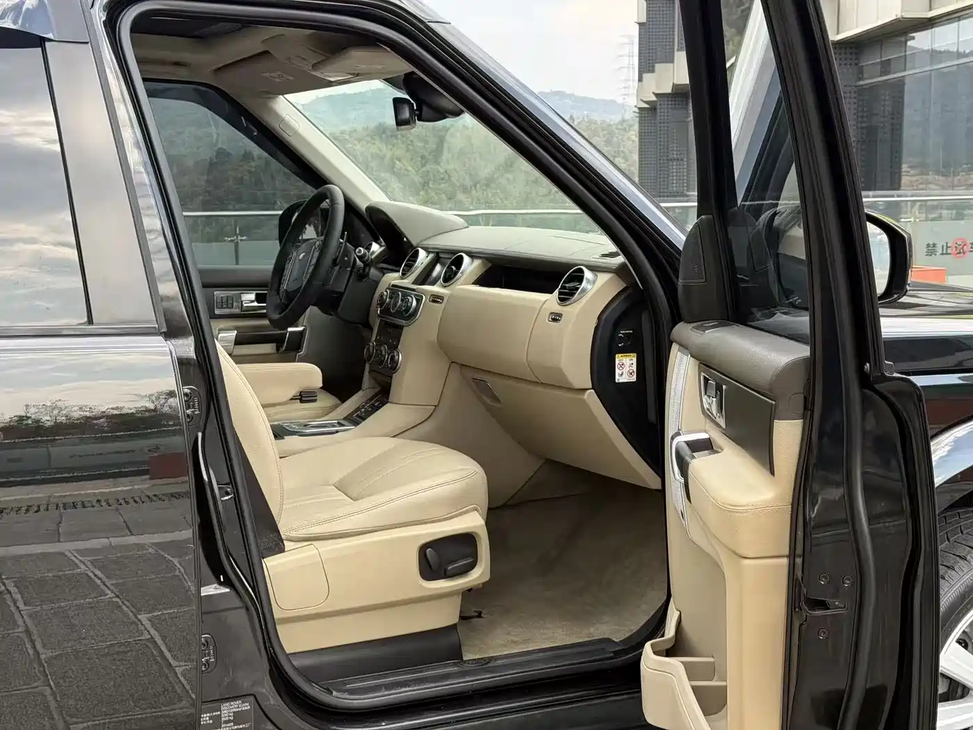 Land Rover Discovery 2015 3.0 SDV6 HSE Diesel фото 9