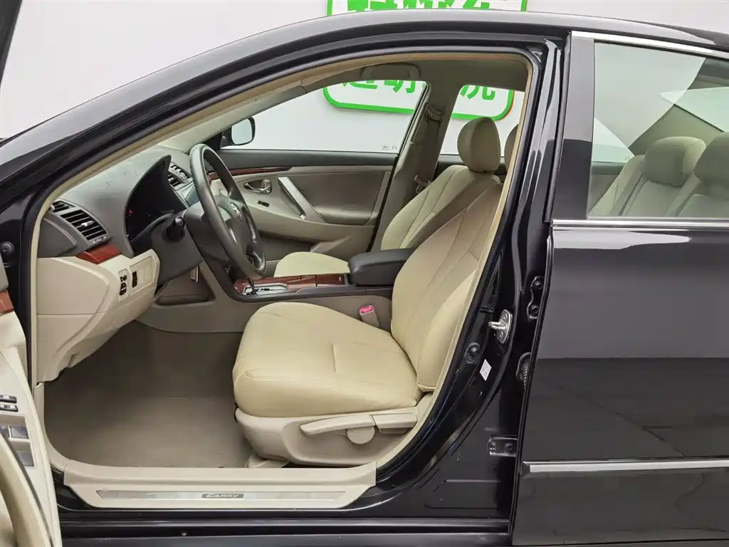 Toyota Camry 2013 200E Classic Elite Edition фото 10