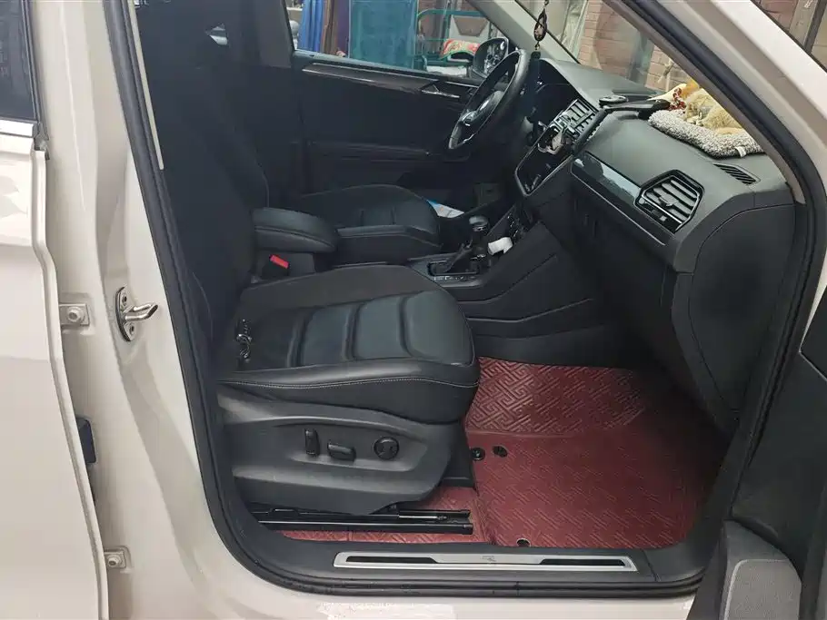 Volkswagen Tiguan L 2021 330TSI Automatic 2WD R-Line Premium фото 8