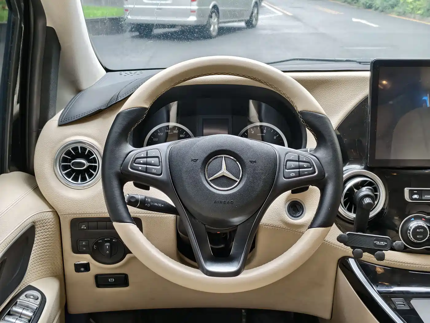 Mercedes-Benz Vito 2021 2.0T Business Edition 7-seater фото 33