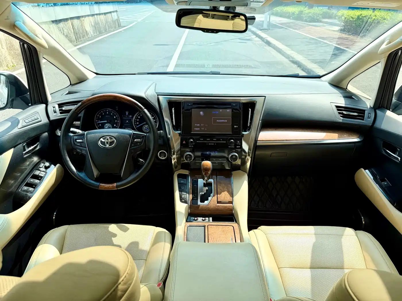 Toyota Alphard 2015 3.5L Premium Edition фото 29