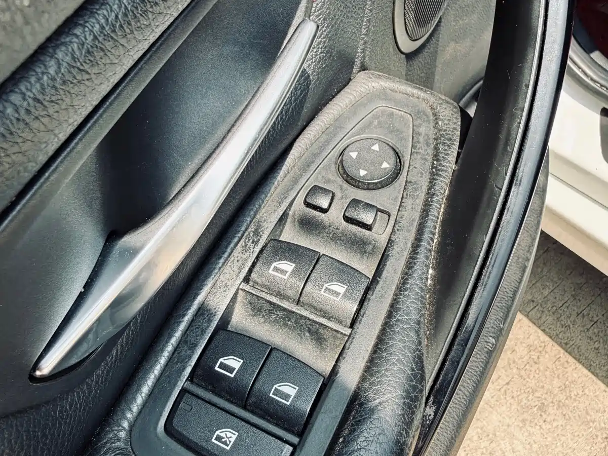 BMW 3 Series (Import) 2013 320i Sport Design Package фото 16