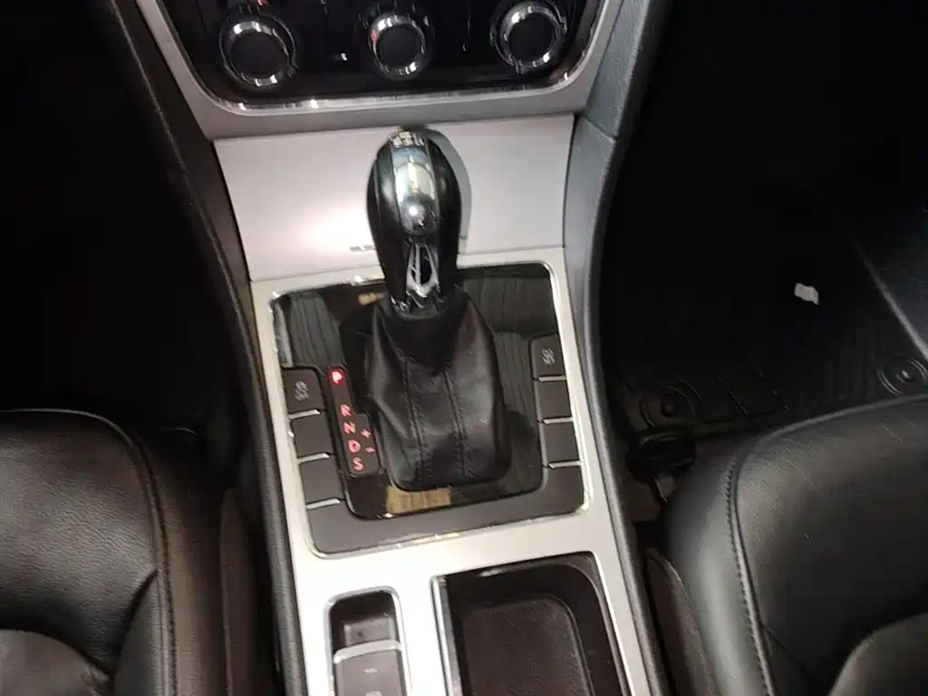صورة 14 - Volkswagen Passat