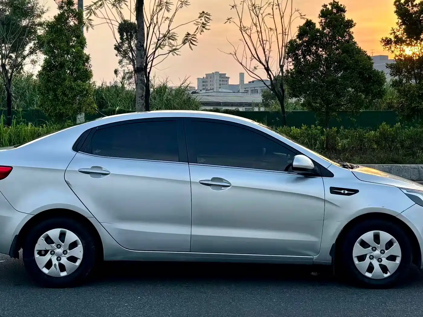 Kia K2 2012 2012 Sedan 1.4L AT GLS Commemorative Edition
