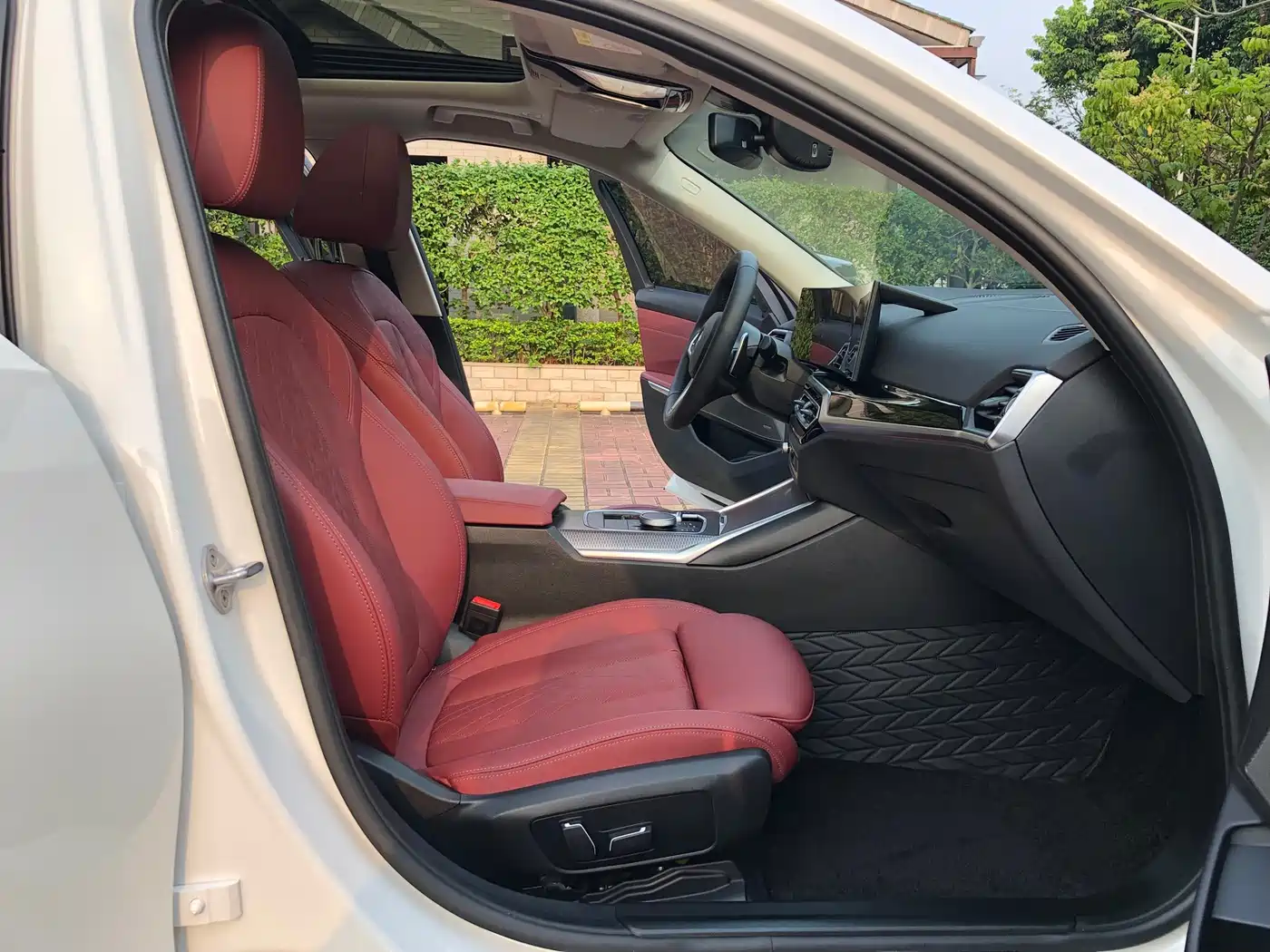 BMW 3 Series 2024 325Li M Sport Shadowline Package фото 17