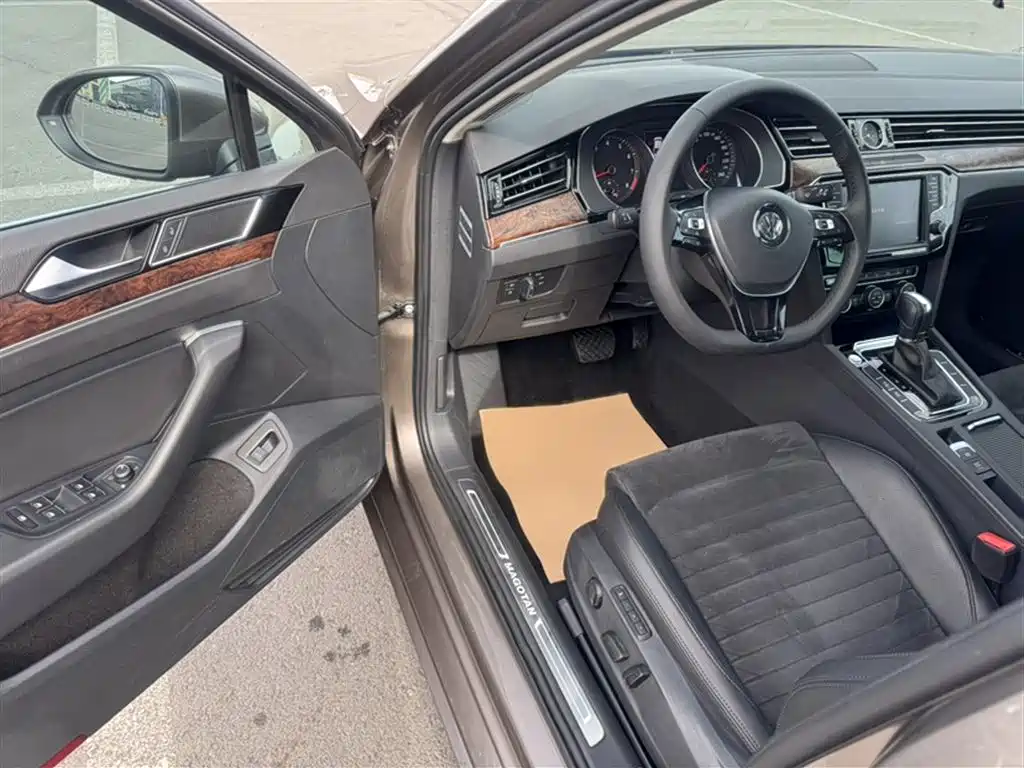 Volkswagen Magotan 2017 330TSI DSG Premium фото 11