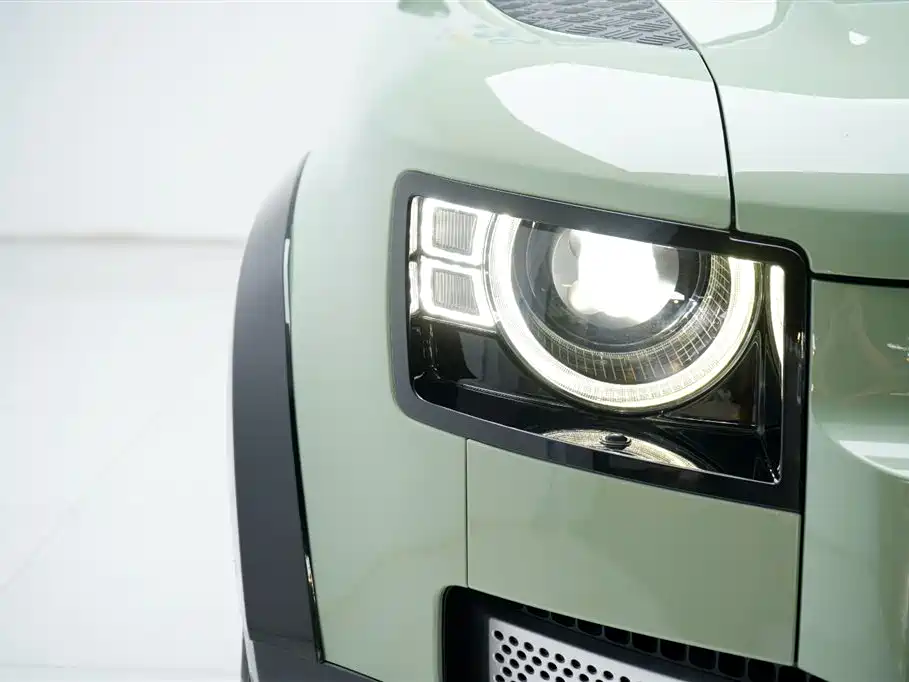 Land Rover Defender 2023 110 3.0T P400 75th Anniversary Legend Edition фото 15