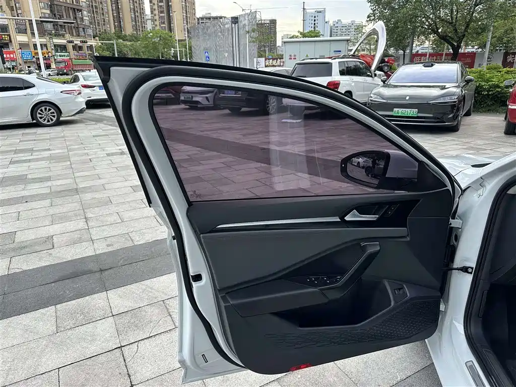 Volkswagen Sagitar 2021 280TSI DSG Luxury Smart Connect фото 18