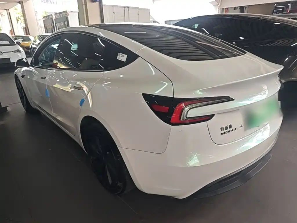 Фото 5 - Tesla Model 3