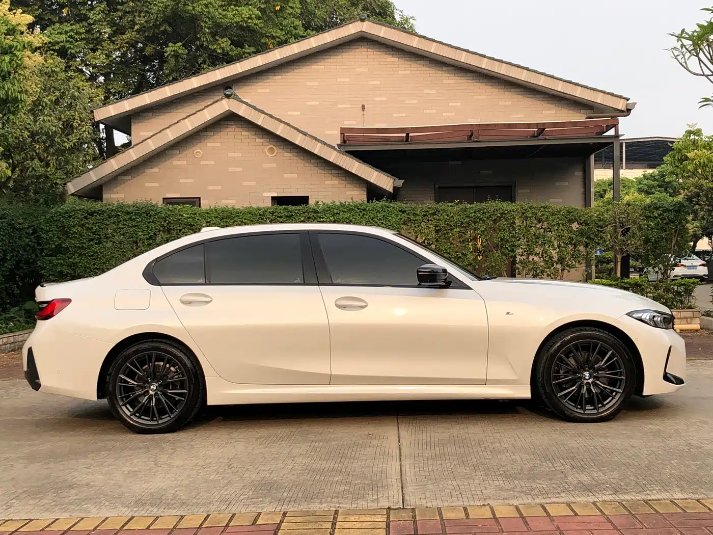BMW 3 Series 2024 325Li M Sport Shadowline Package фото 6