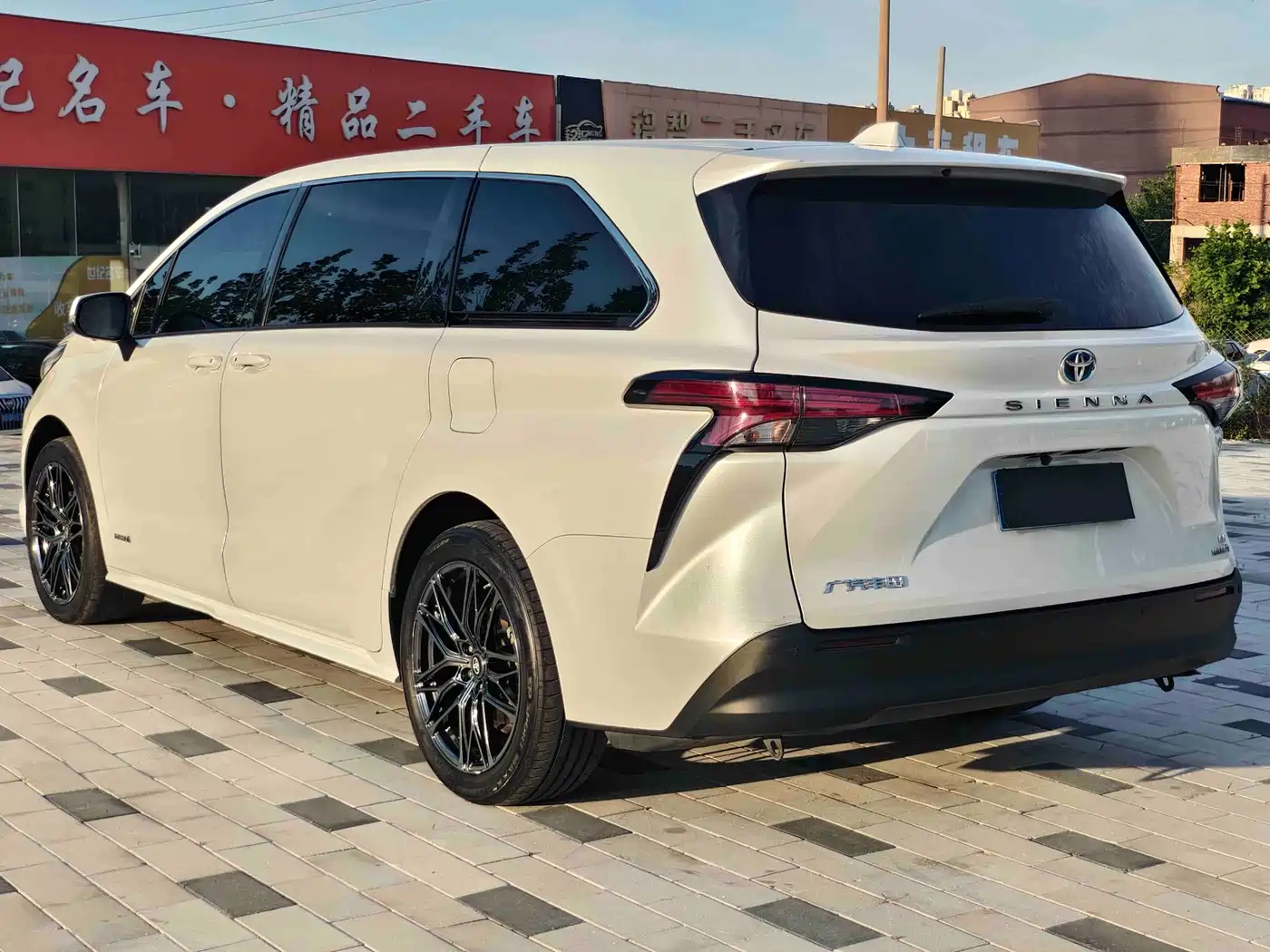 Toyota Sienna 2023 2.5L Hybrid Comfort Edition фото 7