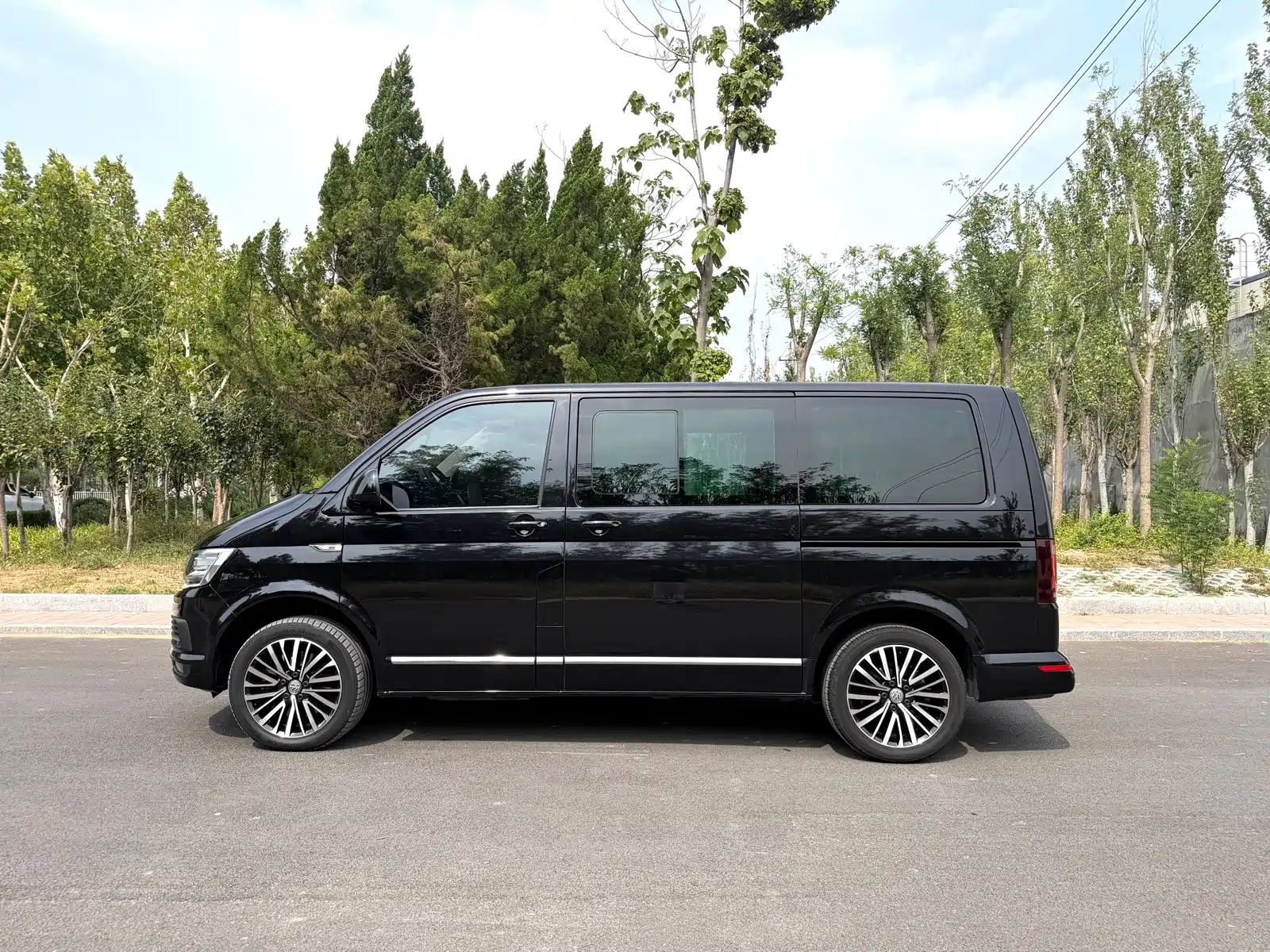 Фото 3 - Volkswagen Multivan