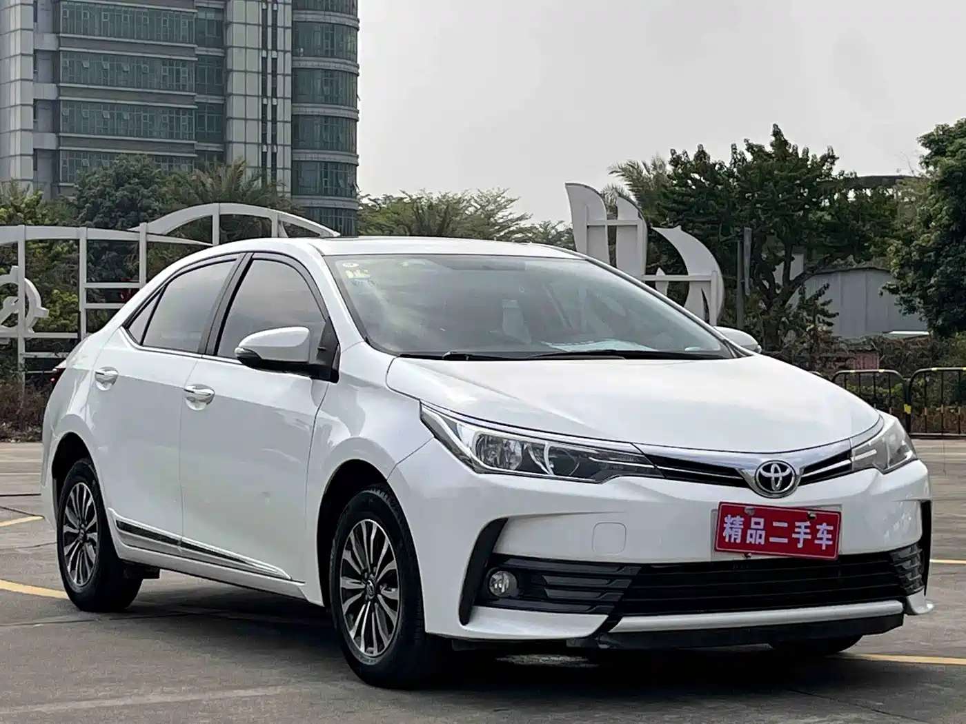 Toyota Corolla 2017 Facelift 1.2T S-CVT GL-i фото 2