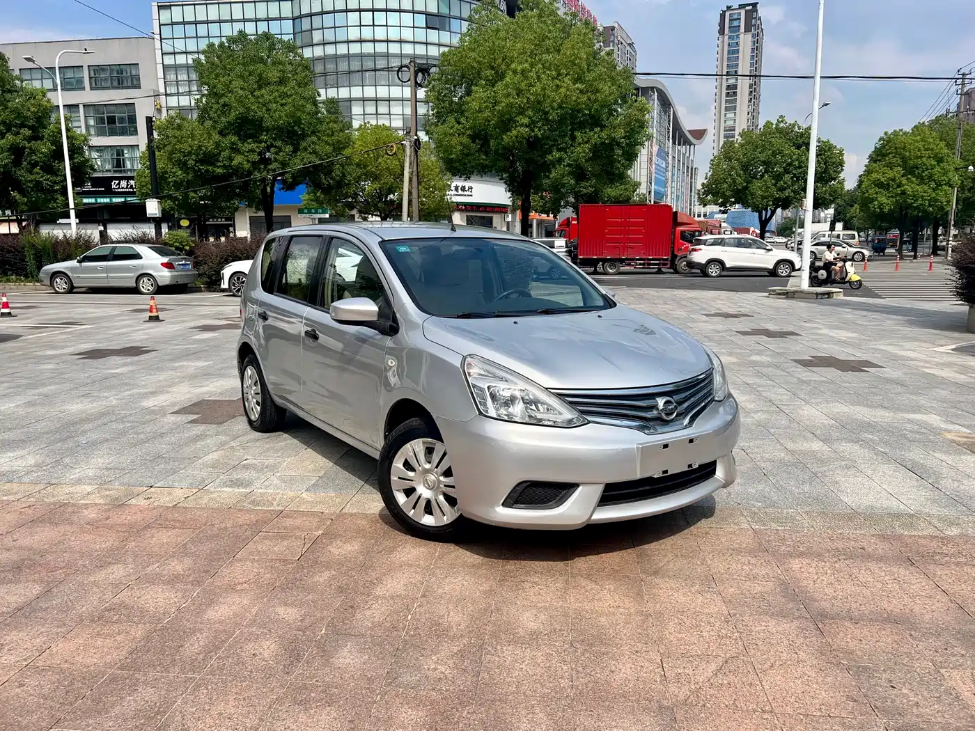 Nissan Livina 2017 2015 1.6XE CVT Comfort Edition