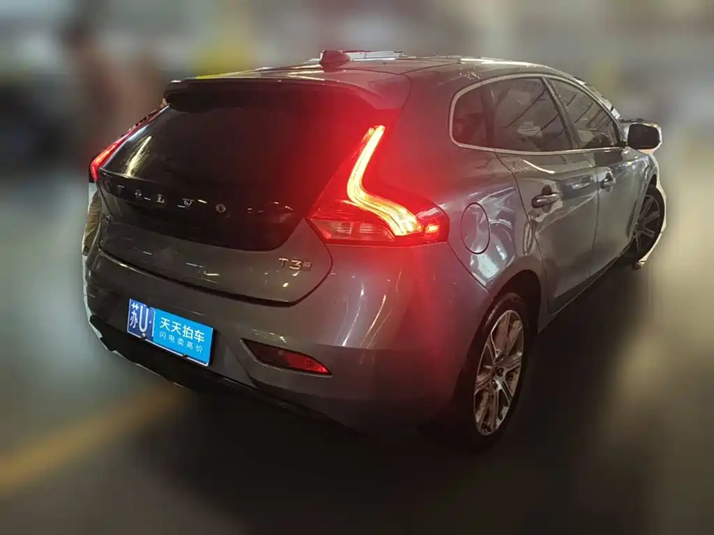 Volvo V40 2017 2017 T3 R-Design