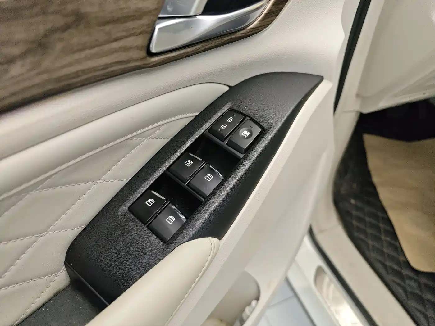 GAC Trumpchi Trumpchi M8 2018 320T Flagship Edition фото 10