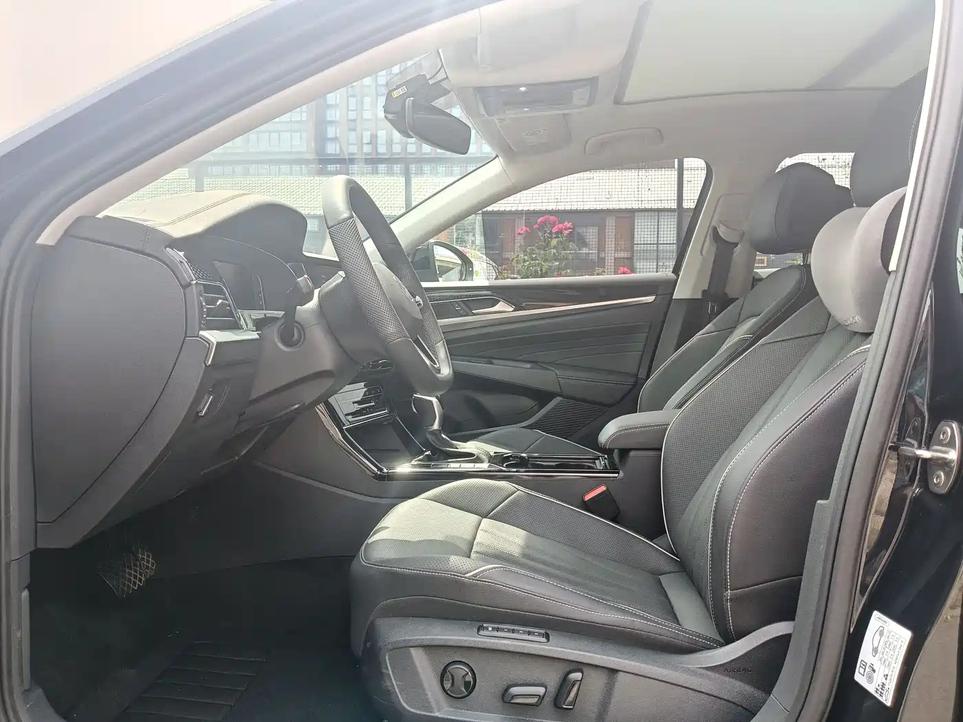 Volkswagen Passat 2024 380TSI Dragon Soaring Edition фото 13